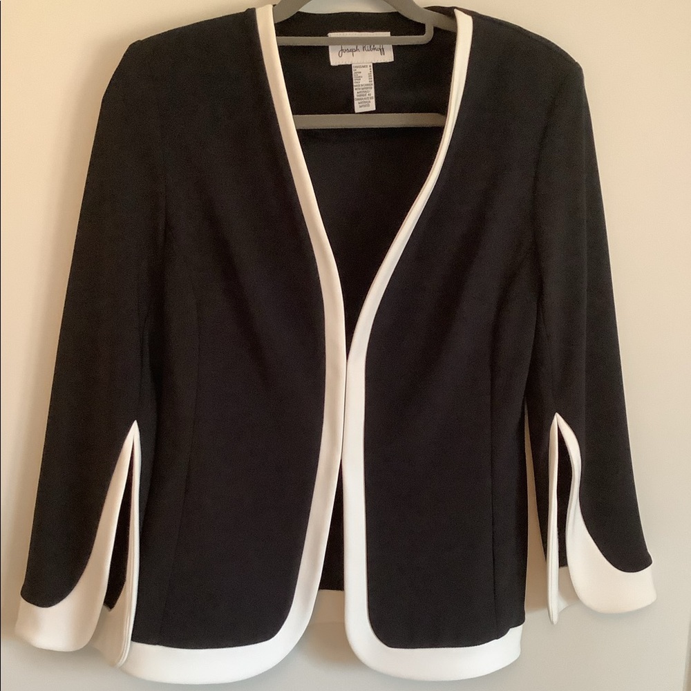 Classic Black & White Joseph Ribkoff blazer. NWOT.